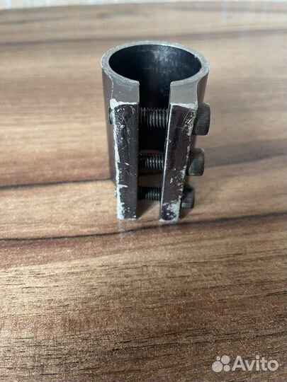 Зажим для трюкового самоката