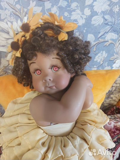 Кукла фарфоровая