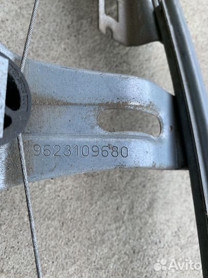 Стеклоподъемник механический задний Peugeot 206