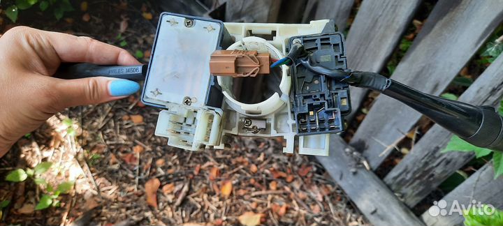 Блок подрулевых переключателей Nissan avenir 1992