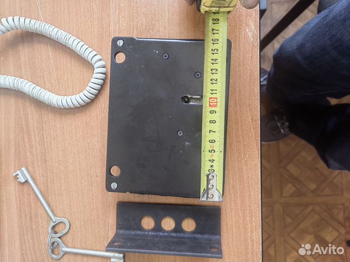 Замок дверной гаражный