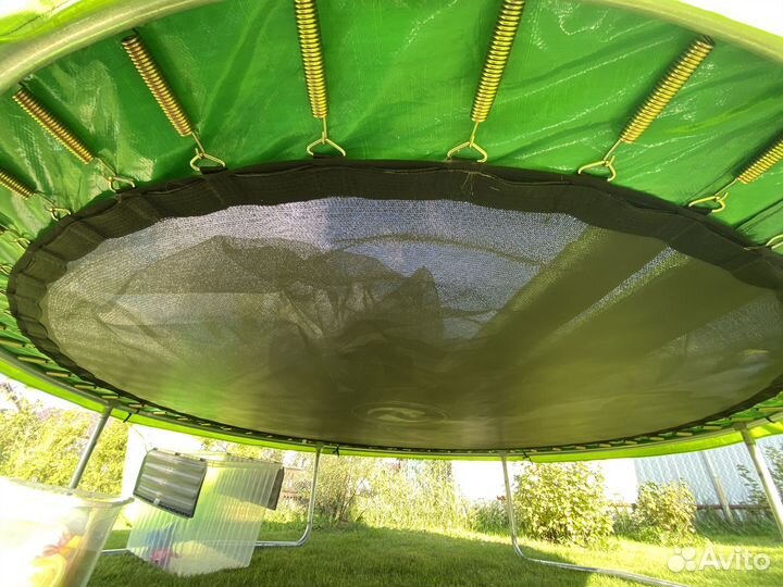 Батут с защитной сеткой