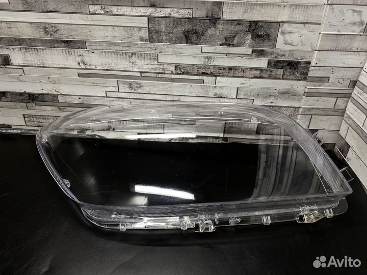 Стеклo фарs Toyota RAV 4 XA30 дорест. (05-08гг.)