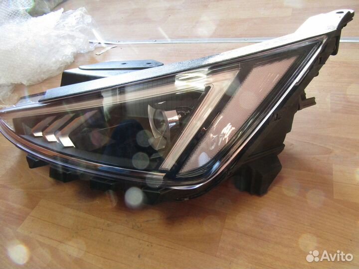 Фара левая Hyundai Avante