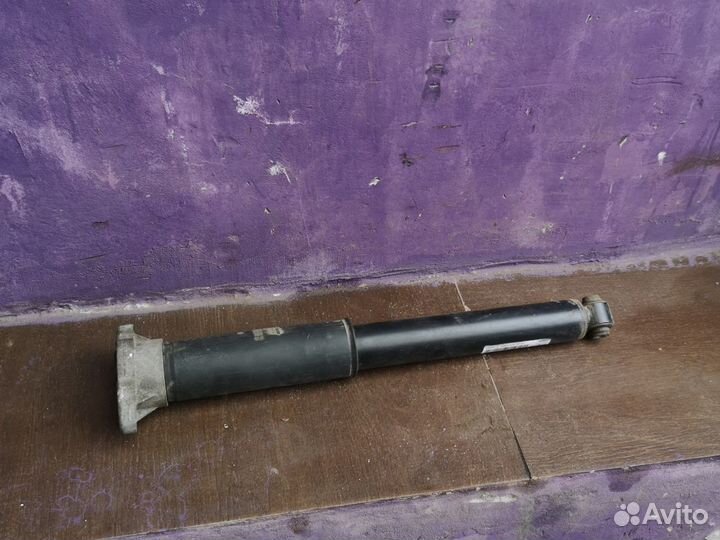 Амортизатор задний Mercedes 253 glc