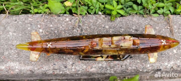 Подводная лодка из янтаря