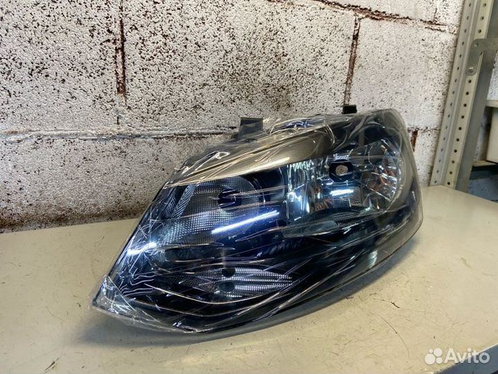 Фара левая Volkswagen Polo 5 2009-2020