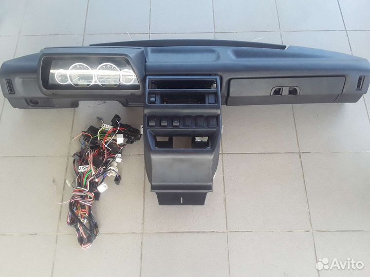 Панель приборов,торпедо Ваз 21214 Нива