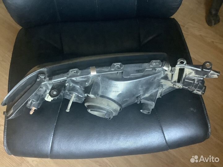 Фарa левая subaru forester sg5