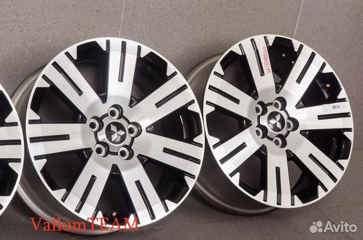 Лот UP28088330 Оригинальные 18-е диски mitsubishi