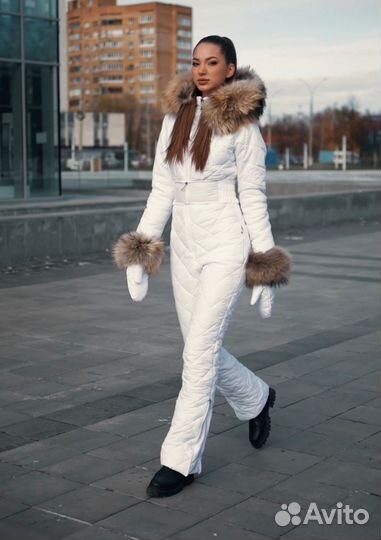 Комбинезон для девушек с мехом белый