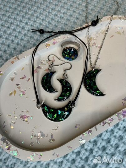 Комплект украшений из смолы