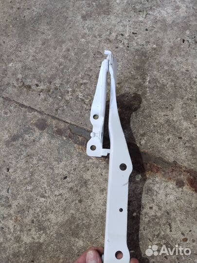 Петля капота Geely Atlas