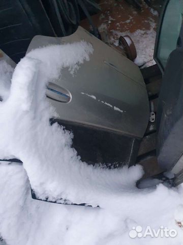 Задняя дверь на дайхатцу сирион