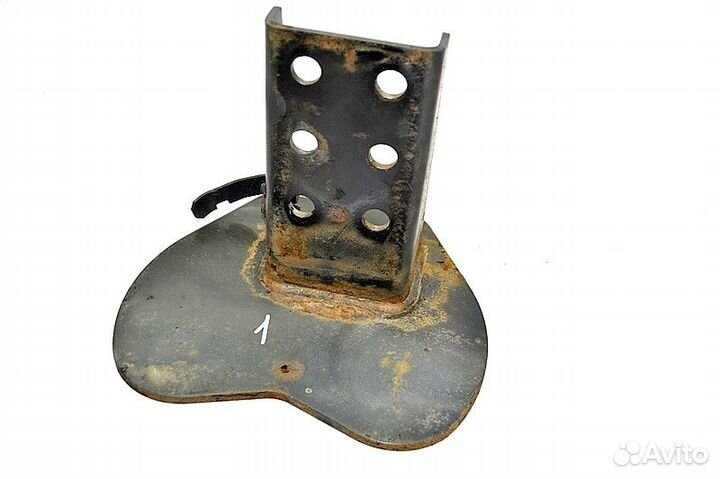 Кронштейн пневмобаллона ведущего моста, левый merc