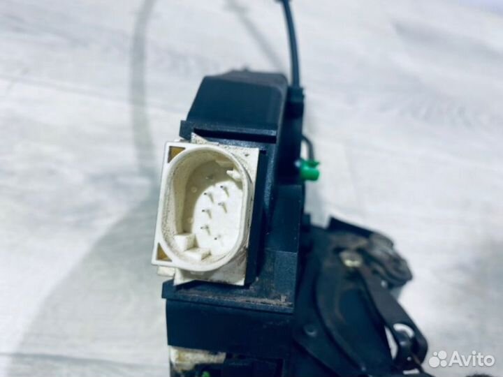 Замок двери задний левый Land Rover Range Rover LM