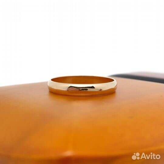 Золотое кольцо 585пр. вес: 1,21гр. размер: 15,5