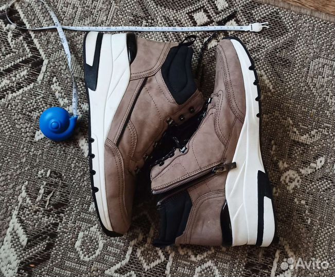 Ботинки кроссовки 41размер