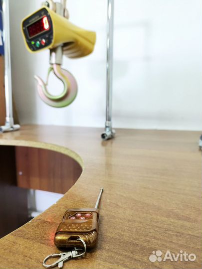 Металлические весы на 5 т., с вращающимся крюком