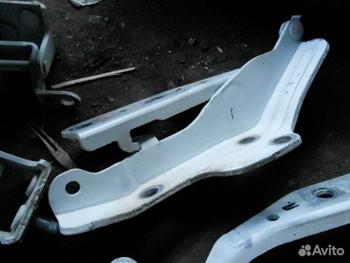 Петля капота левая Ssang Yong Actyon 2005-2010