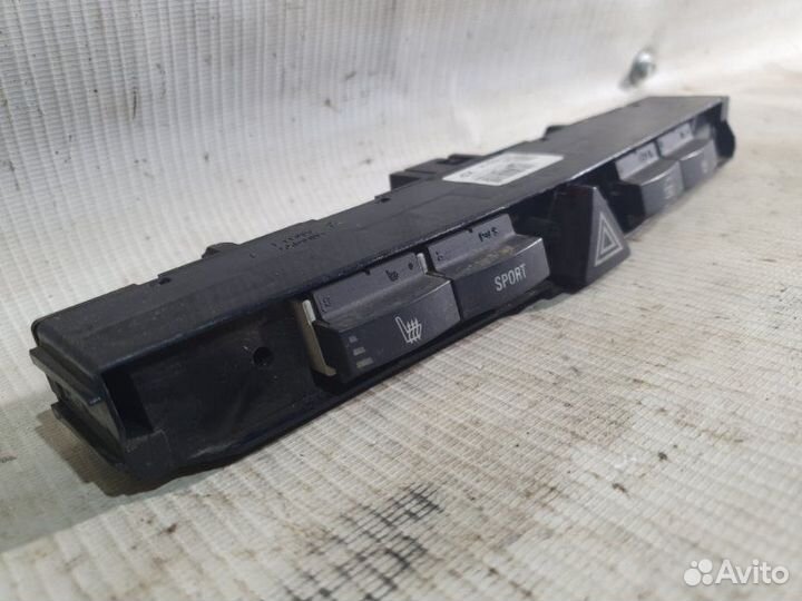 Кнопка аварийной сигнализации Opel Astra H Z16XE1