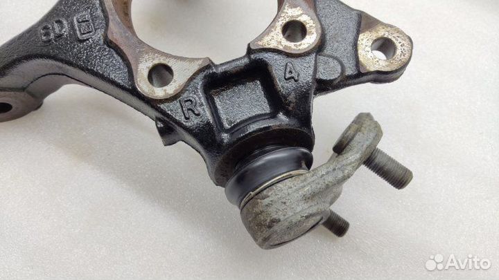 Кулак поворотный передний правый Toyota Camry XV70