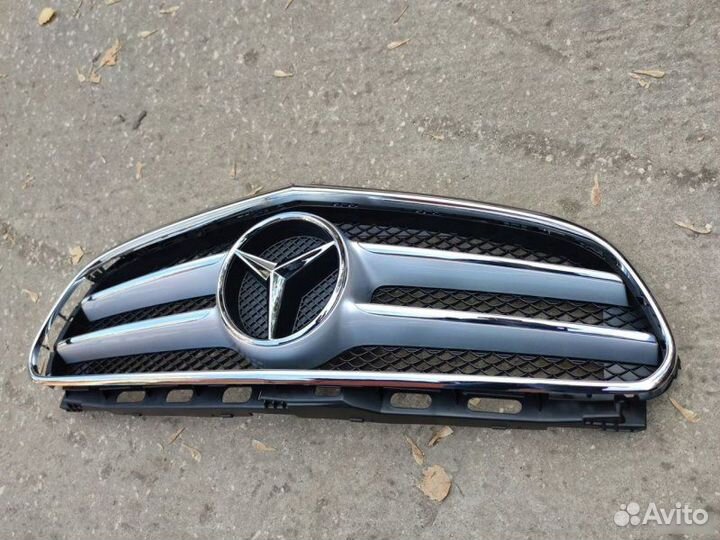 Решетка радиатора Mercedes E W212