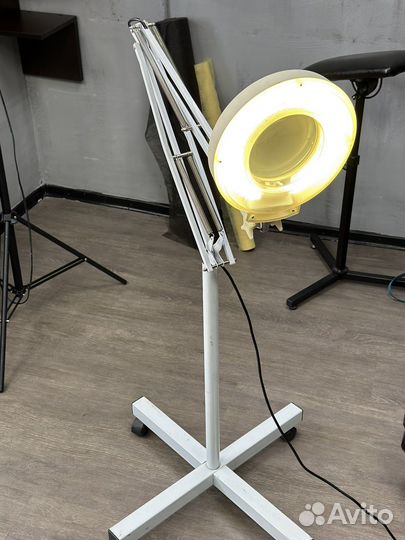 Лампа лупа для косметолога