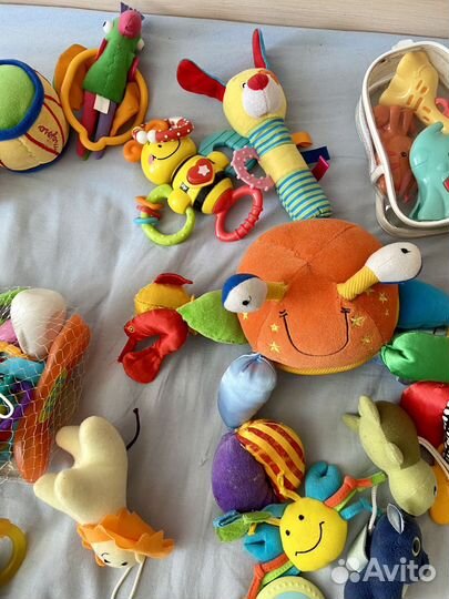 Большой пакет игрушек для малыша