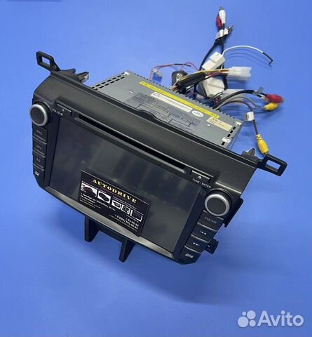 Штатное головное устройство на Toyota RAV4