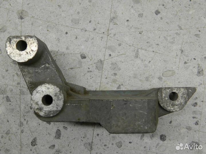 Кронштейн двигателя правый Nissan Tiida C11 2007-2