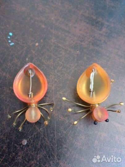 Брошки ретро 