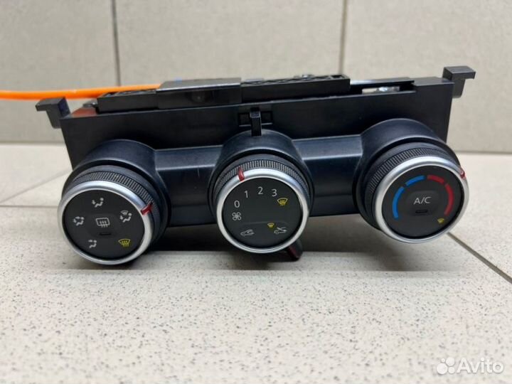 Блок управления отопителем Renault Arkana пробег