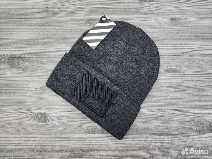 Шапка вязаная Off White серая с чёрным логотипом