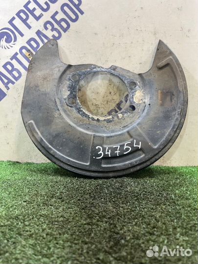 Кожух тормозного диска передний правый Nissan