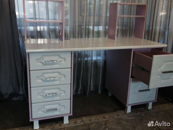 Письменный стол