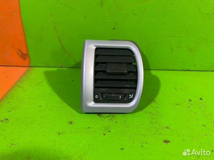 Дефлектор в торпедо левый Skoda Roomster 1.4 BXW