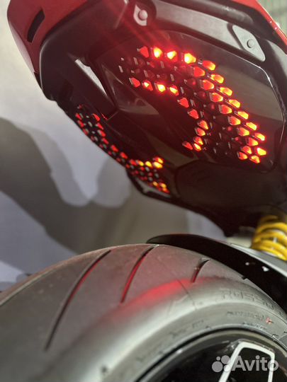 Новый Ducati Diavel akrapovi V4 MY23