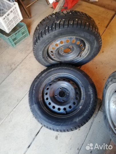 Продам 3 колеса, 2-зимние R15, и одно-лето R14