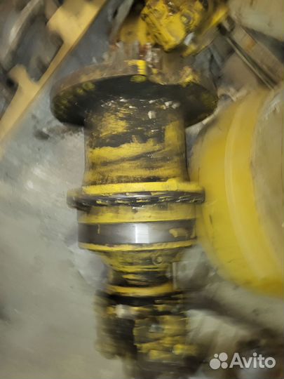 Редуктор поворота экскаватора Komatsu PC400-7