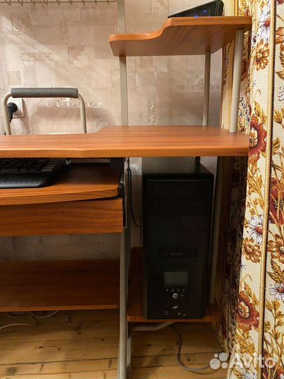 Компьютерный стол