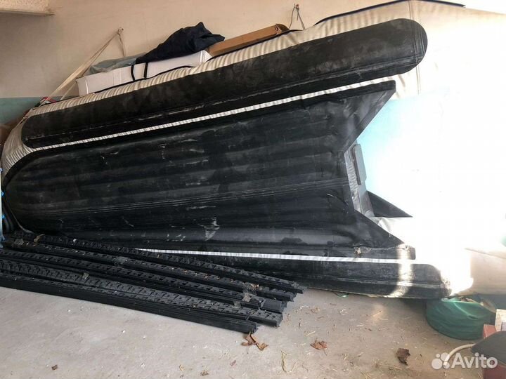 Продам в комплекте лодку, мотор с водомётом. Торг