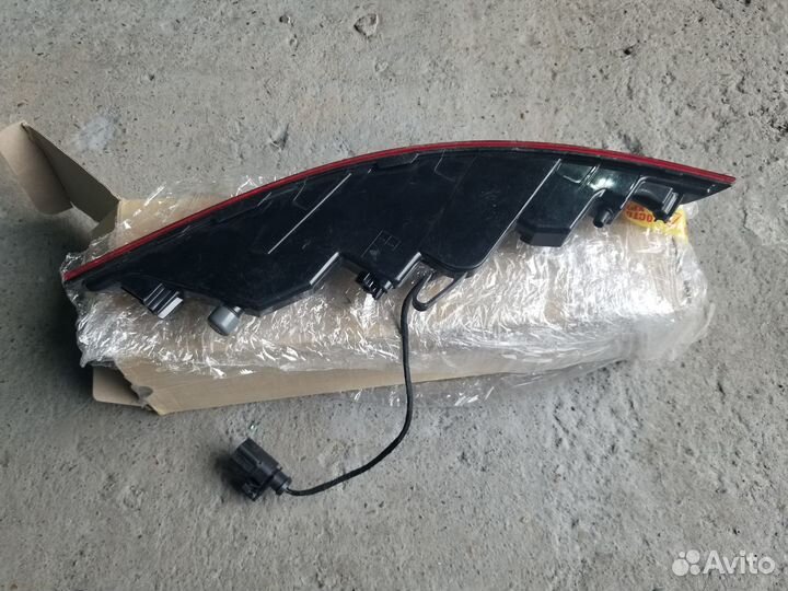 Фонарь задний в бампер Porsche Macan дефекты