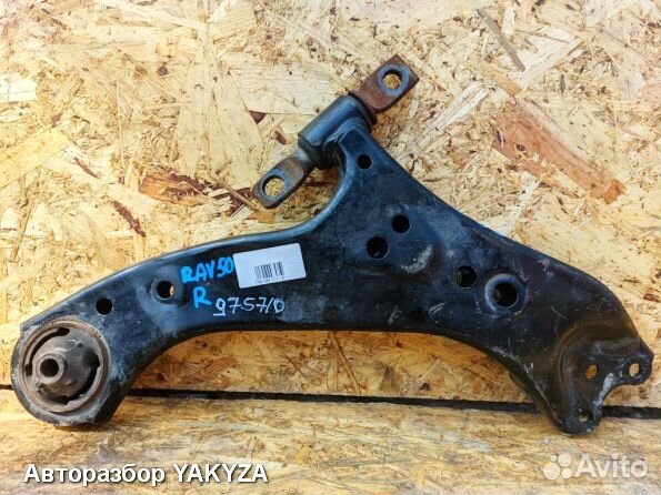Рычаг с шаровой Тойота рав4 2018- передний правый