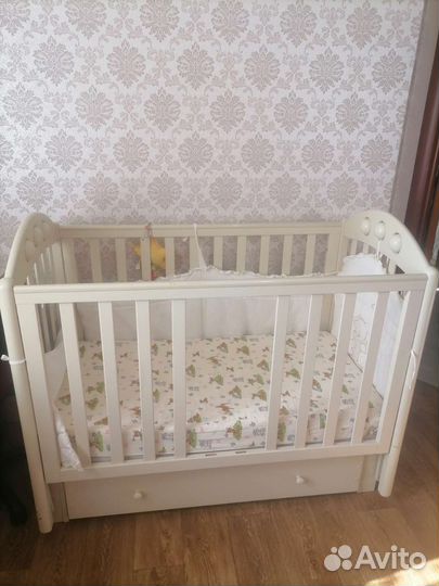 Детская кроватка с маятником + матрас