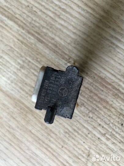 Датчик удара Mercedes-Benz S-Class W221