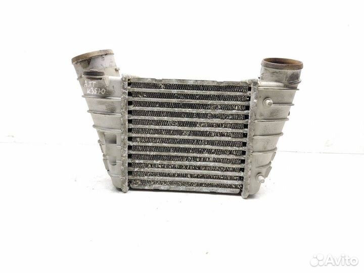 Интеркулер Audi TT 8N 2000 8L9145805H