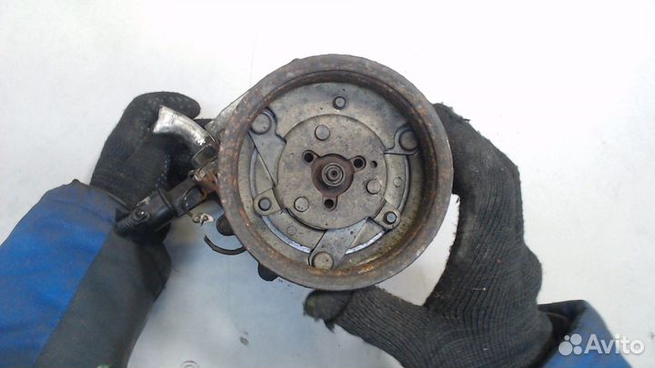 Компрессор кондиционера Mitsubishi Sigma, 1991