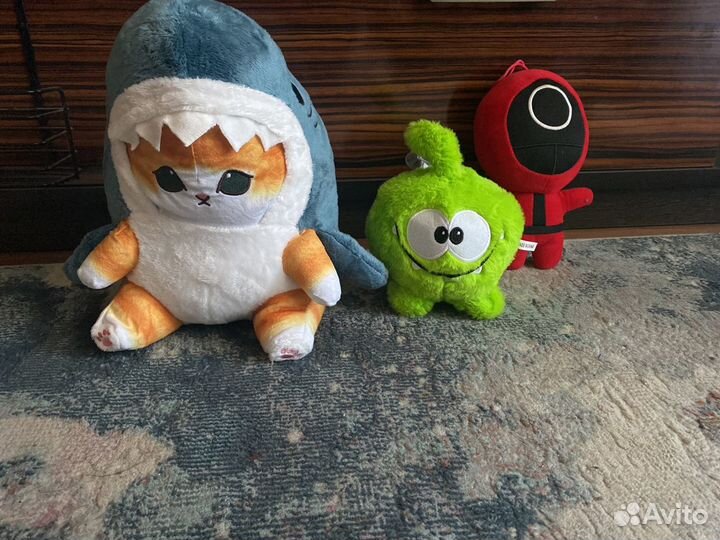 Мягкие игрушки кот акула,ам ням,игра в кальмара