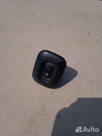 Кнопка стеклоподъёмника задняя Nissan Terrano 2